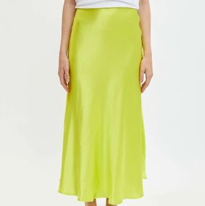 ☘NWT LIME GREEN COLORED SATIN SKIRT US8☘